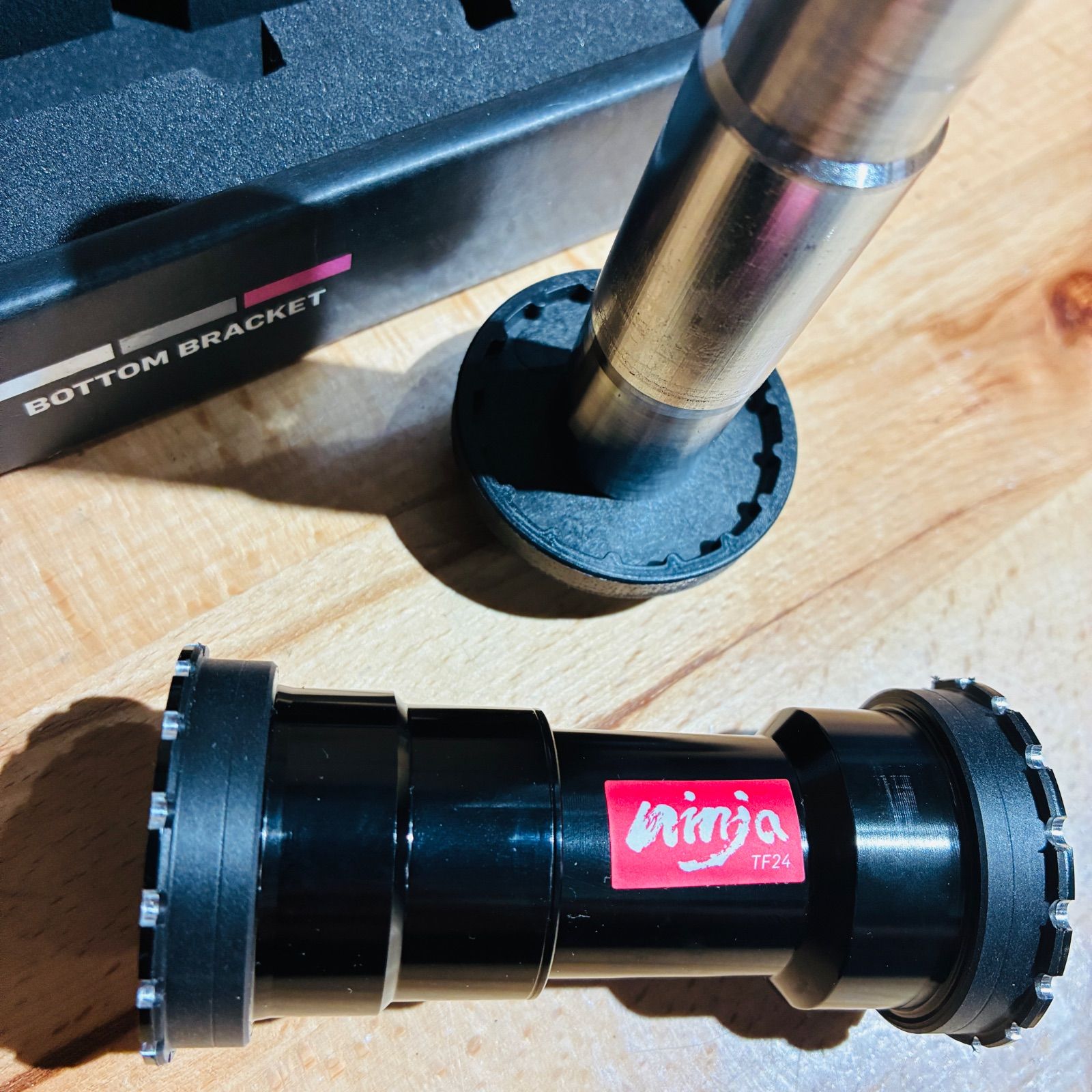 ボトムブラケット 圧入→ネジ式