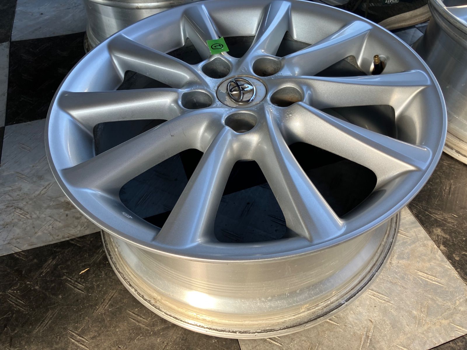 AVS モデル5 17×8j9j クラウン・マークII ・チェイサー・シルビア