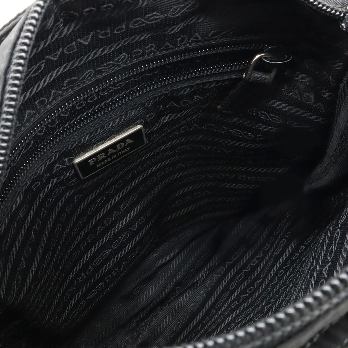 PRADA メッセンジャーバッグ ショルダーバッグ ブラック シルバー金具 PRADA プラダ ショルダーバッグ メッセンジャーバッグ 斜め掛け
