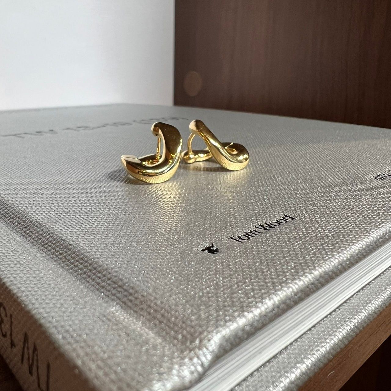 TOM WOOD トムウッド Dean Hoops Gold ピアス ゴールド 101248