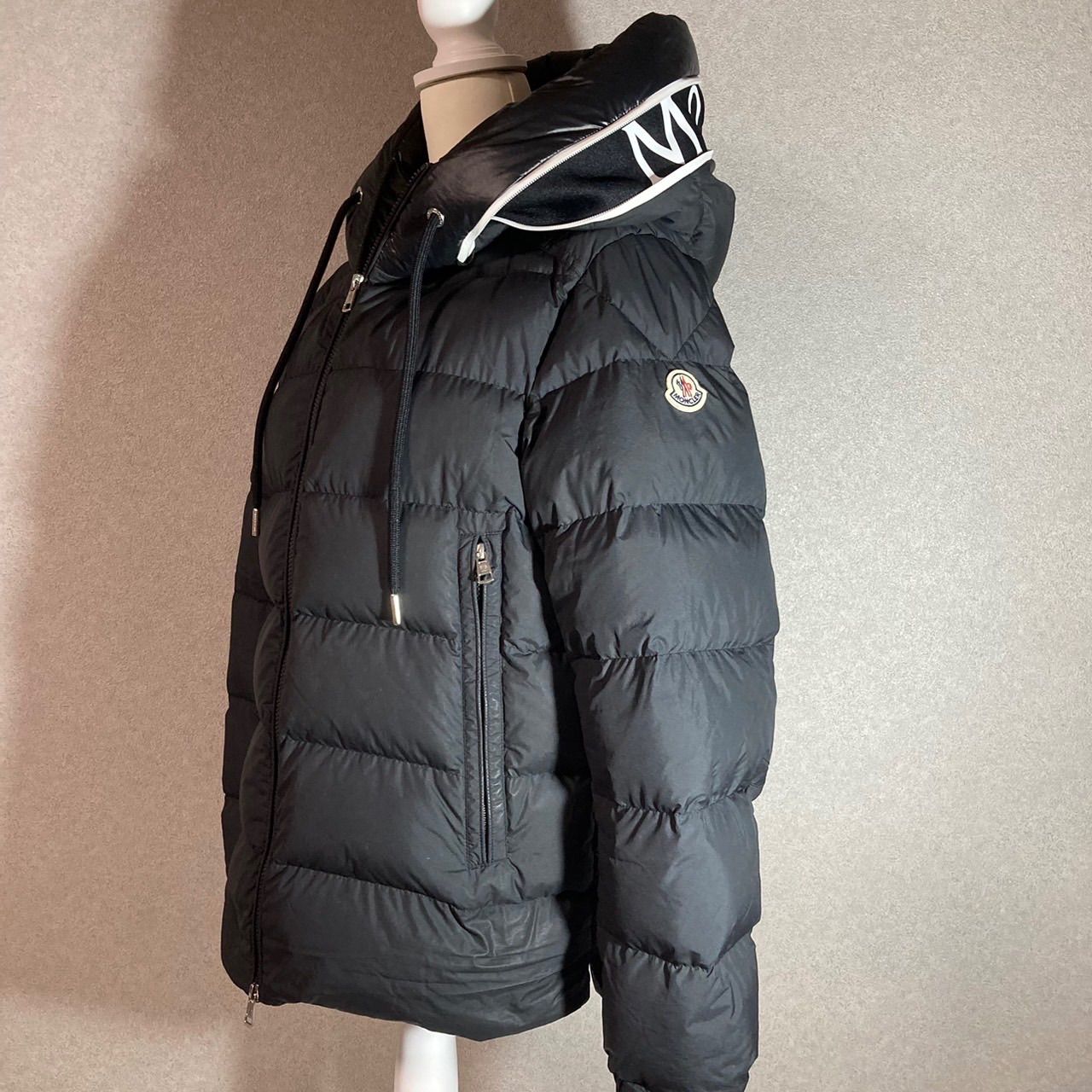 美品 CARDERE 23年製】MONCLER CARDERE カーデーレ フーディダウン ジャケット モンクレールジャパン 2 ブラック  袋・ハンガー付き - メルカリ