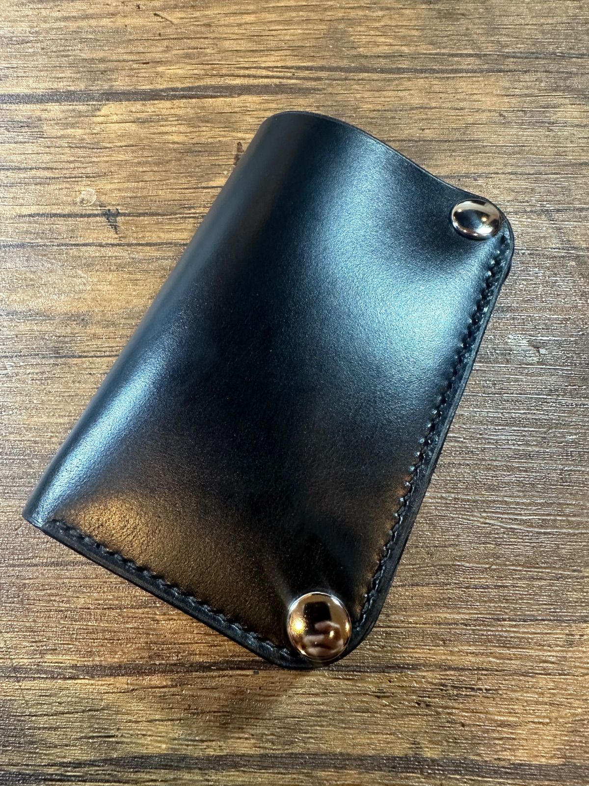 本ヌメ革 芯通し黒 紙幣ポケット付きミドルトラッカーウォレット