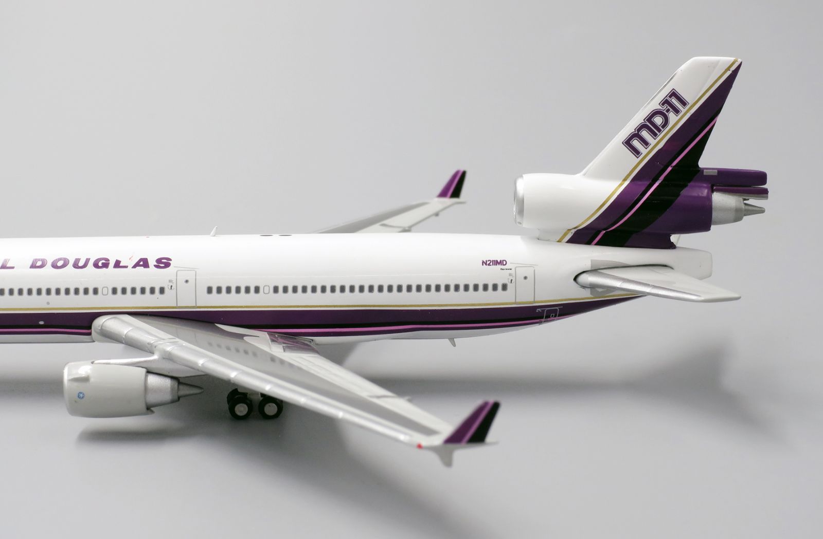 1/400 MD−11 「ハウスカラー」 Jcwings マクドネル・ダグラス MD-11 ハウスカラー N211MD 1/400