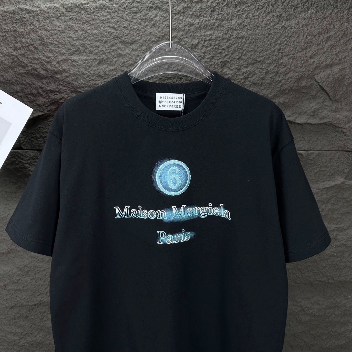 MM6 Maison Margiela 刺繍ロゴTシャツ 今日特価】MM6 2025 New 刺繍ロゴ＆デジタルプリント 男女兼用 T