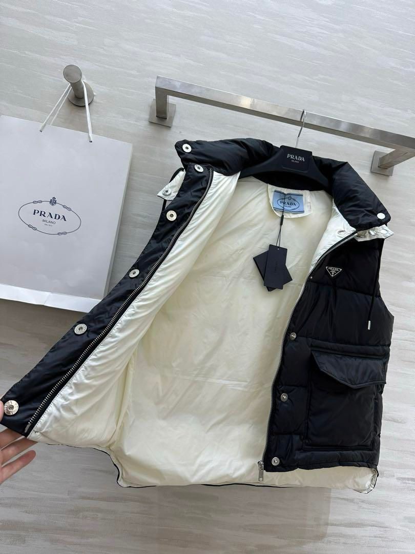 PRADA ダウンベスト