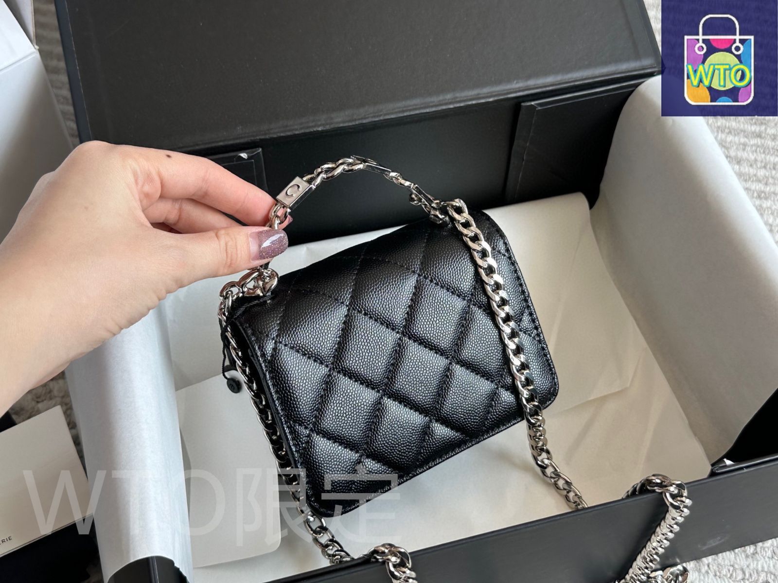 今日特価】Chanel シャネル 22sエナメルハンドルミニバッグ