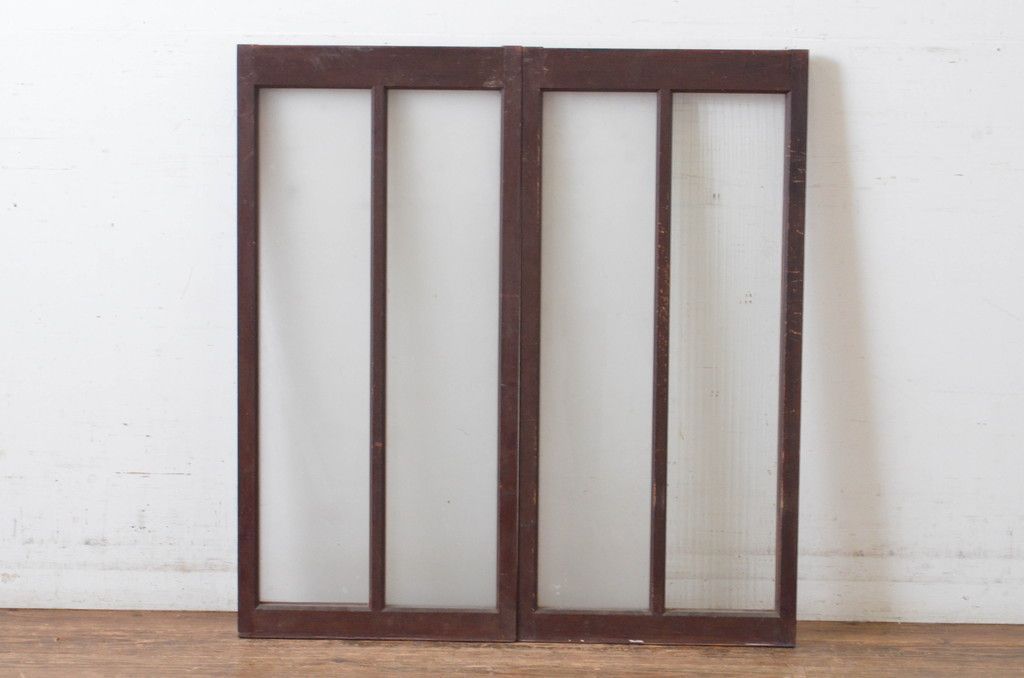現状販売 ガラス窓2枚セット アンティーク建具 縦型 レトロ 引き戸 ガラス戸 4~7営業日前後で発送 修理加工希望の方3ヶ月程で発送 R-064981