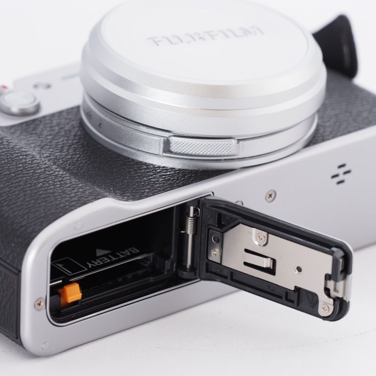Fujifilm X100F シルバー コンパクトデジタルカメラ 富士フイルム