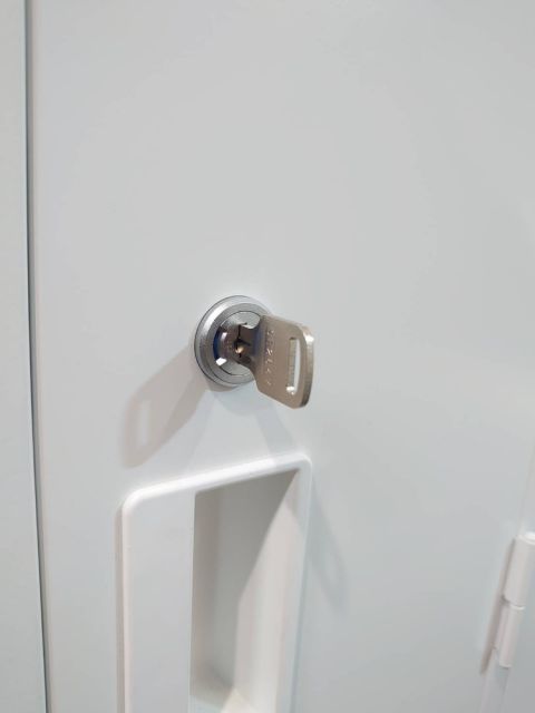 鍵付きロッカー スチールロッカー