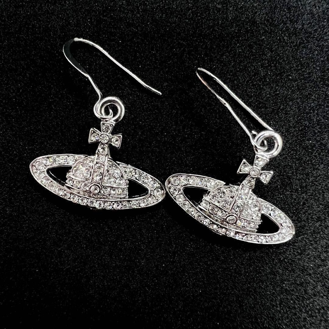 極美品✨ヴィヴィアンウエストウッド シルバー ピアス オーブ ラインストーン 箱付き】【極美品】ヴィヴィアンウエストウッドオーブモチーフ