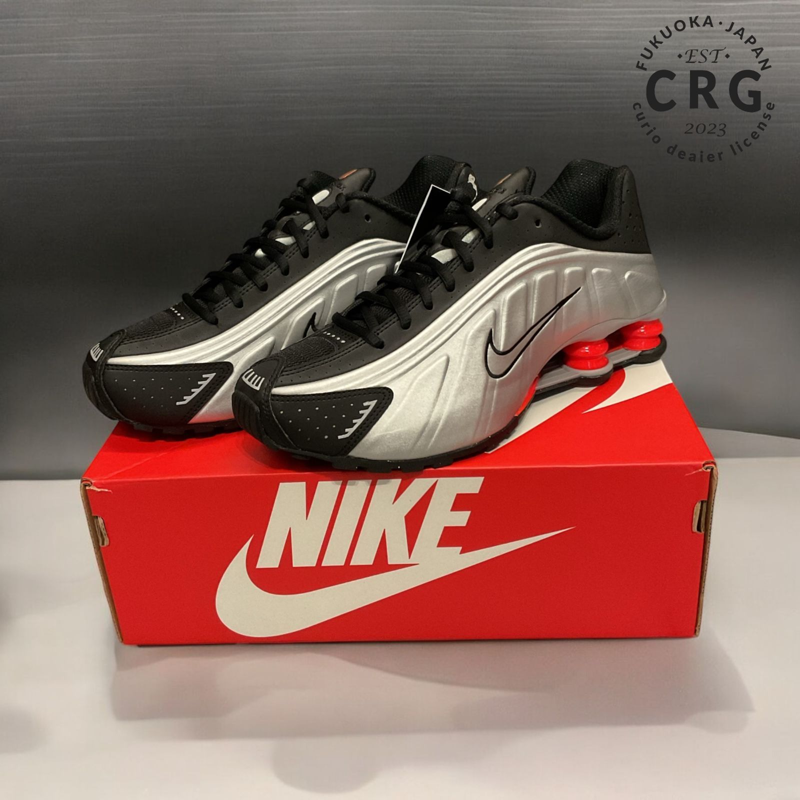 NIKE SHOX R4 ナイキ ショックス ブラックメタリックシルバー - メルカリ