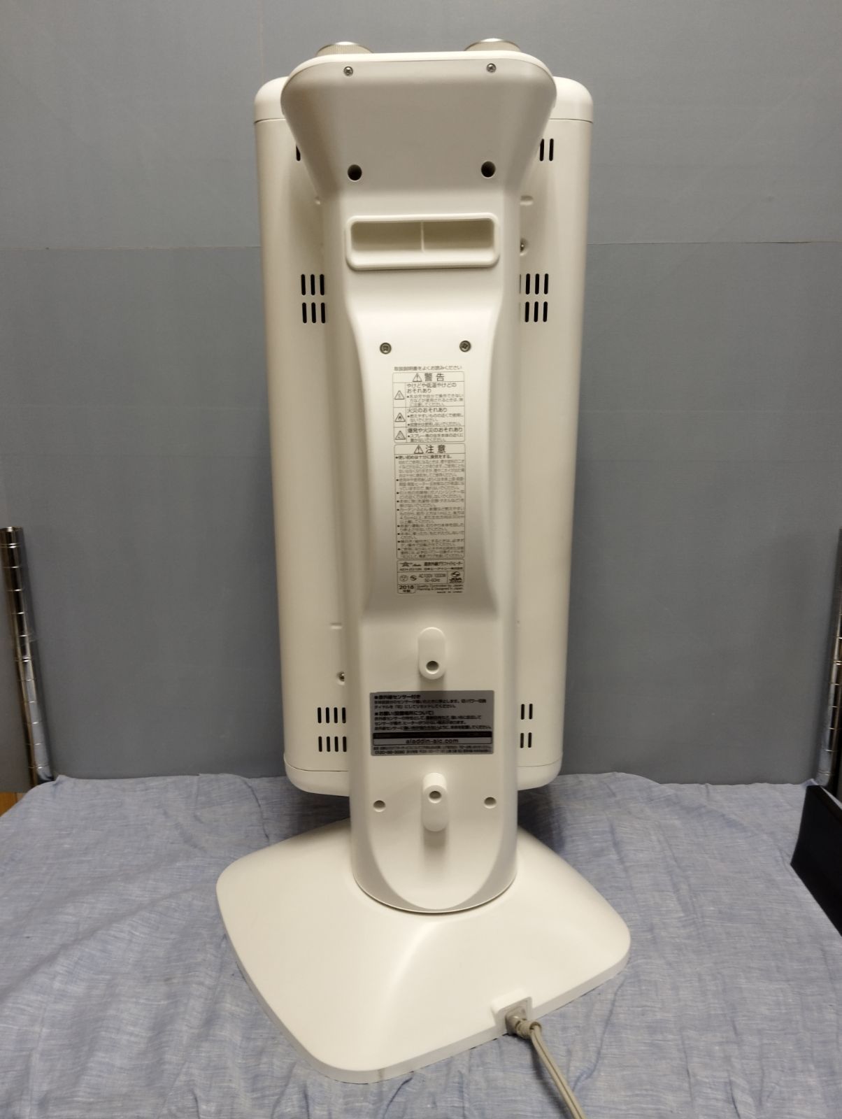 何でも揃う。 動作 済み Aladdin アラジン 遠赤外線グラファイトヒーター AEH-2G10N 2018年製 ホワイト C1060