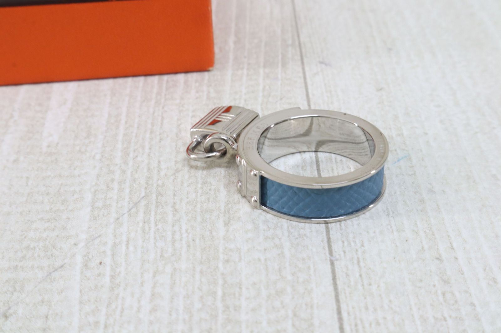 HERMES エルメス スカーフリング ケリー シルバー ブルージーン HERMES エルメス スカーフリング ケリー シルバー ブルージーン