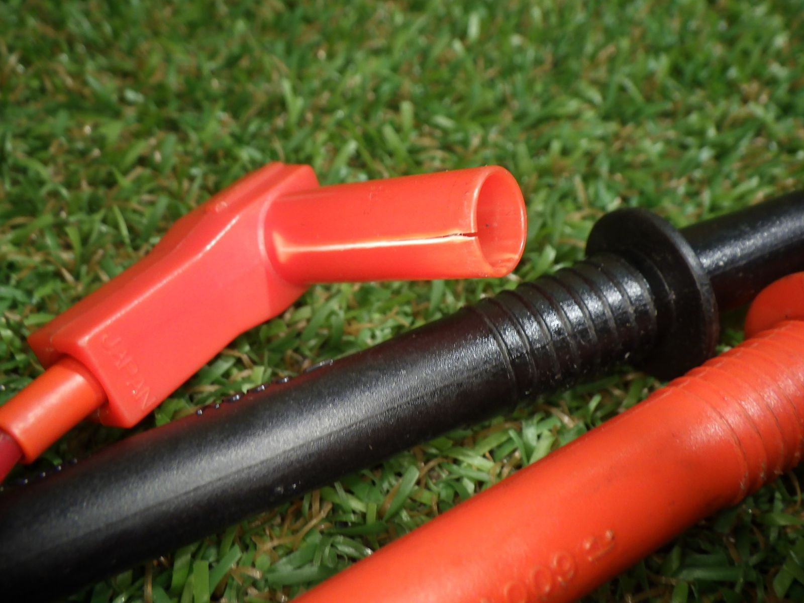 電線に流れる電流を測定 HIOKI