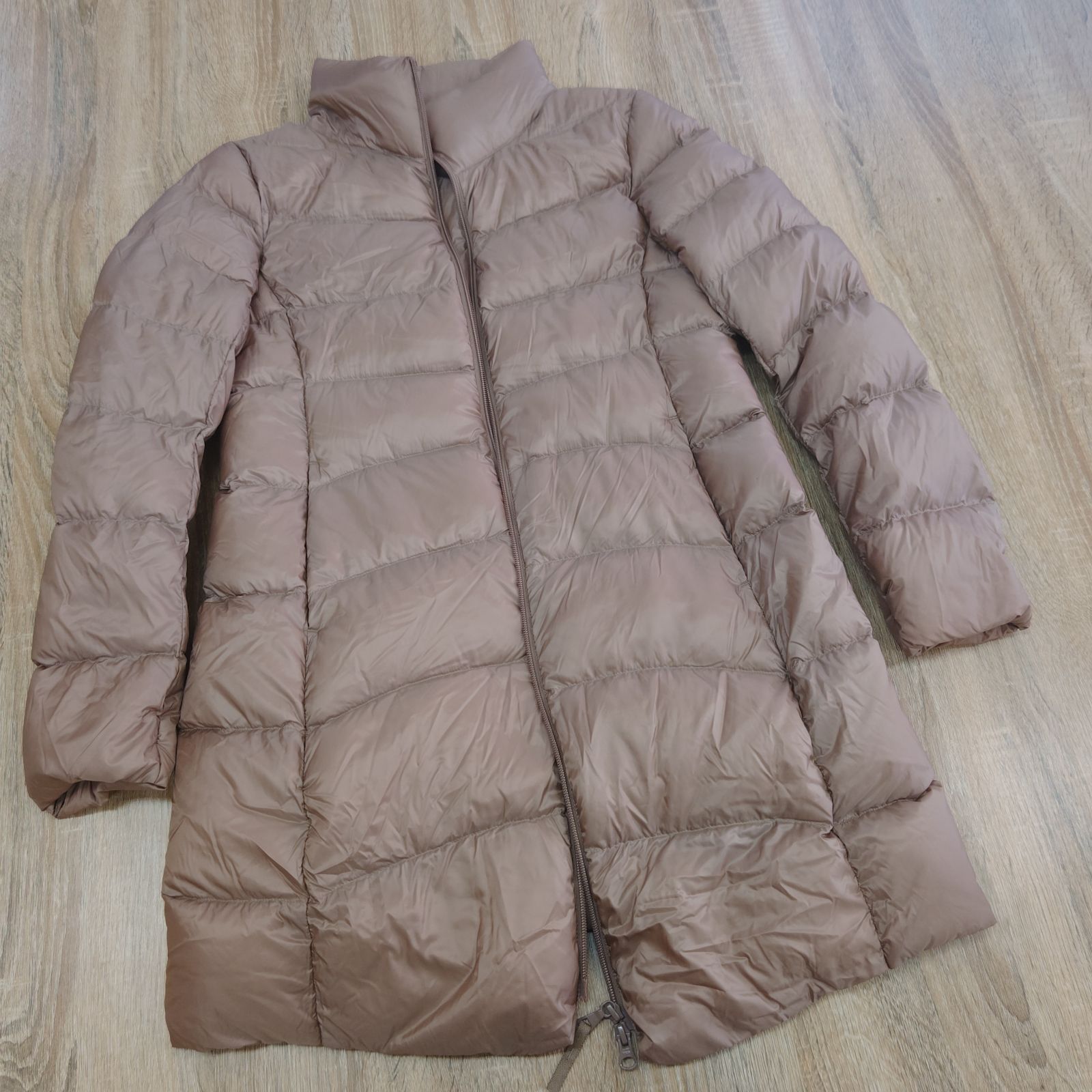ユニクロ ウルトラライトダウンコート。レディース。Lサイズ。ベージュ