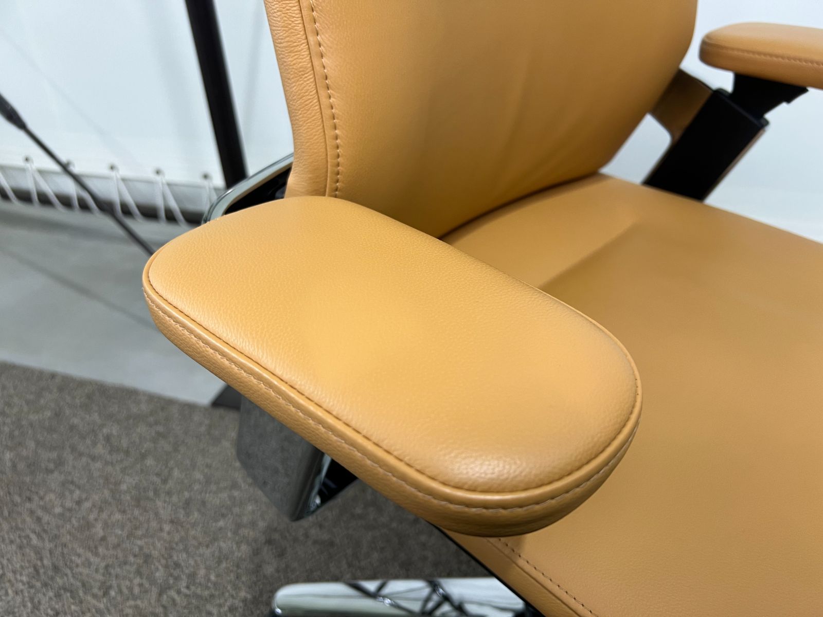 Wilkhahn（ウィルクハーン）ON（オン）175/71 本革 - メルカリ