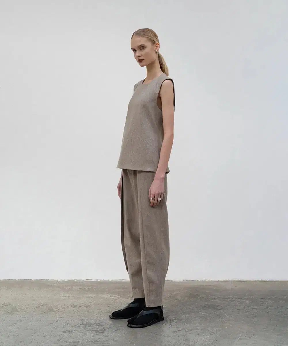 LOW CLASSIC ロウ クラシック ベルト パンツ オートミール S