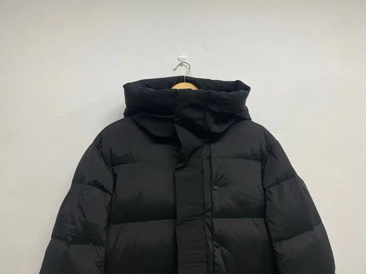 MONCLER(モンクレール) フード ショートダウンアウター L ー XL （ 4 