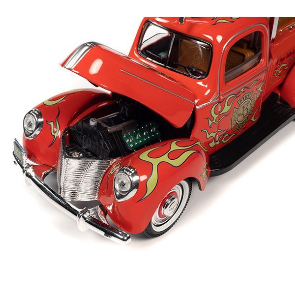 AUTO WORLD 1:18 RAT FINK LUCKY No.13 FIRE TRUCK w/ RAT FINK 