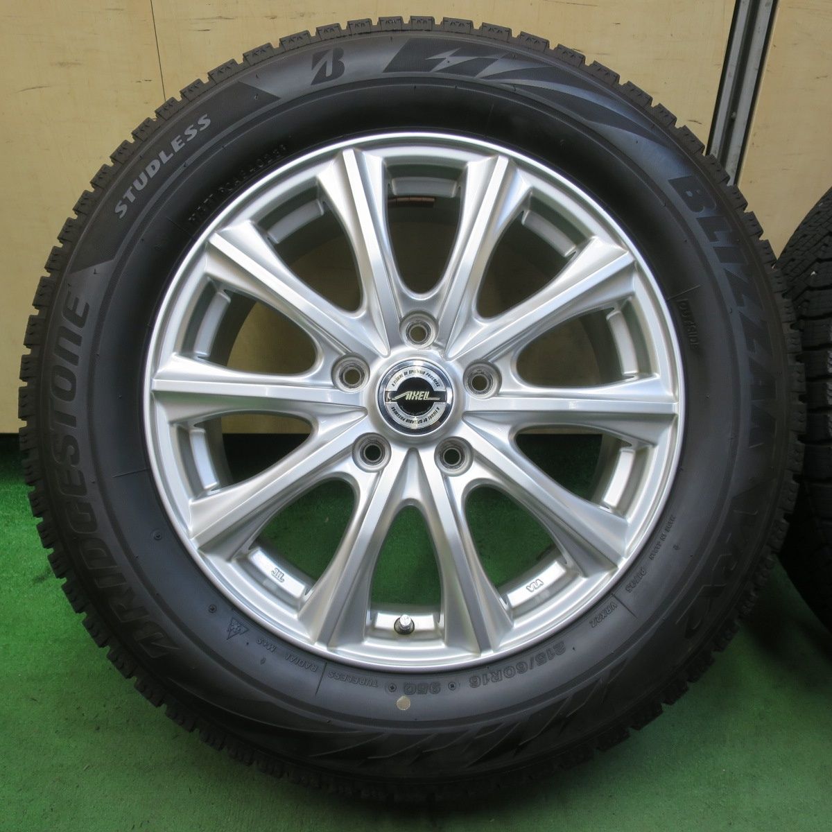 送料無料* バリ溝 綺麗 9.5分以上☆ジムニー等 175/80R16 スタッドレス