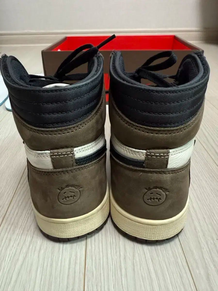 ジョーダン1 トラヴィス スコット モカ ハイ