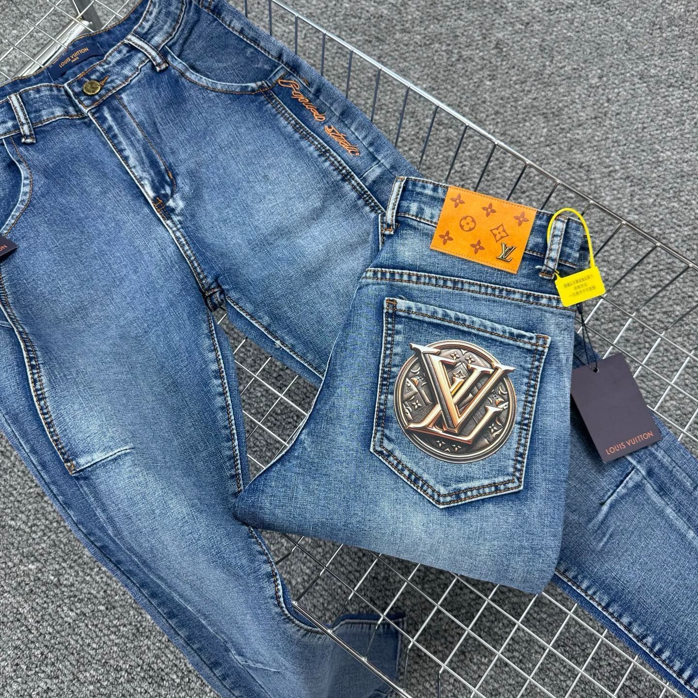今日特価】Louis Vuitton LV ロゴジーンズ - メルカリ