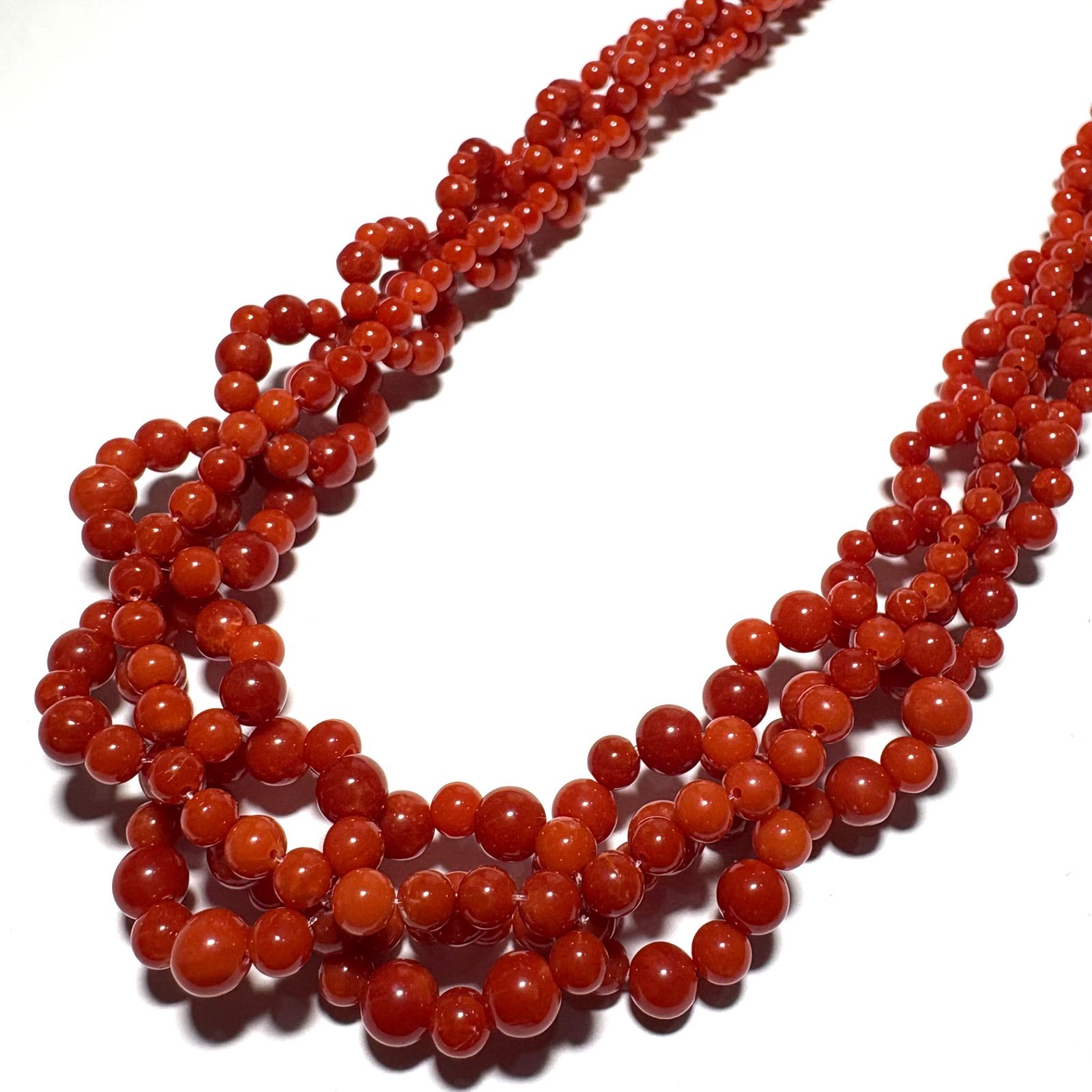 艶やかな天然赤珊瑚の3連ネックレス（シルバー金具使用） 艶紅（つやべに）― 天然赤珊瑚グラデーションネックレス