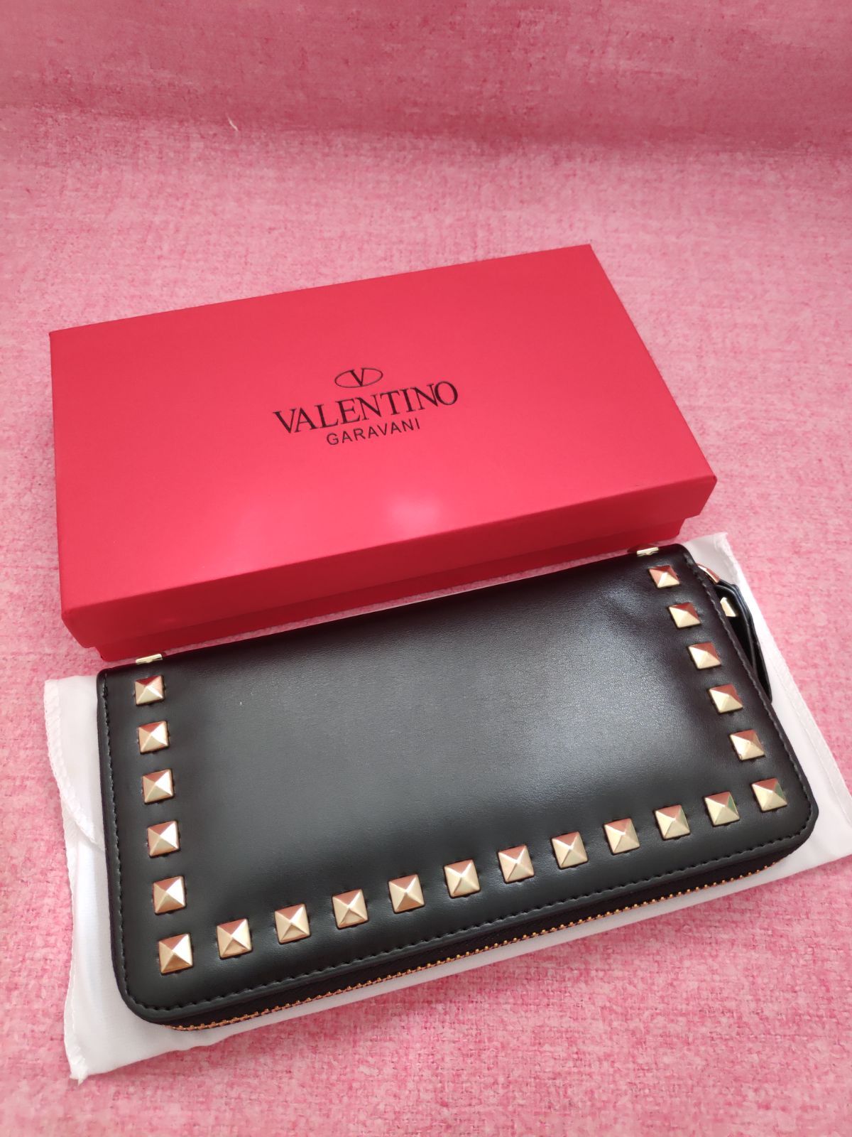 オススメ🌸VALENTINO・ヴァレンティノ　財布　ブラック  ロックスタッズ 長財布　◆レディース◆　人気美品