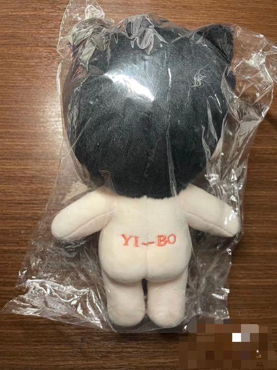 王一博 雑誌 ぬいぐるみ 20cm CH○NEL 博君一肖 本体 - メルカリ