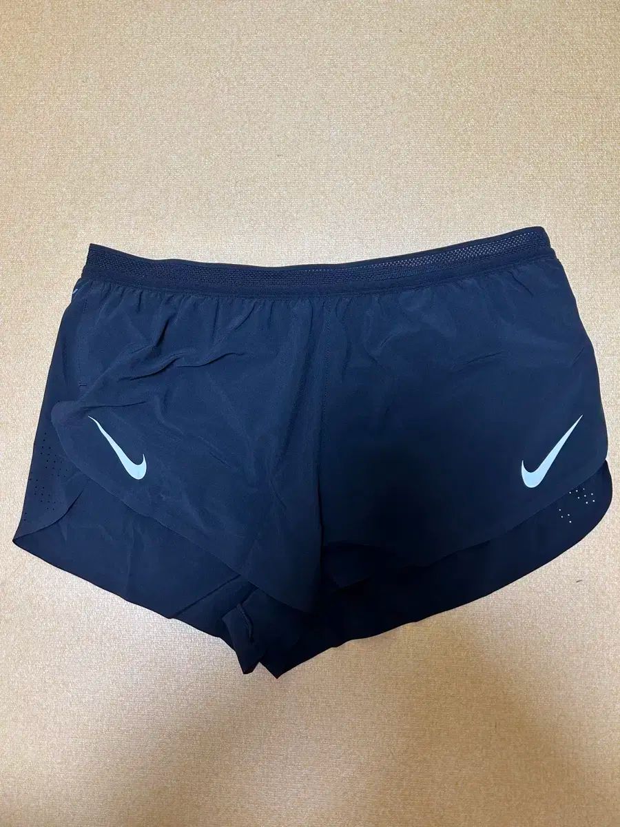 Nike ナイキ エアロスイフト 2 インチ ショートパンツ