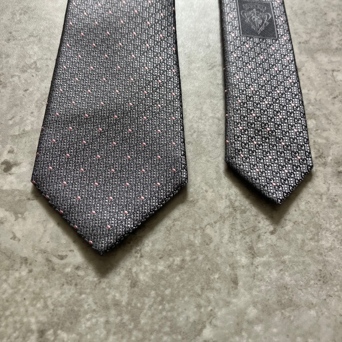 極美品　GUCCI ネクタイ　シルク　GG柄　ジャガード織　ゴールド　光沢感 GUCCI グッチ シルク100％ ダミエジャガード 総柄 ネクタイ