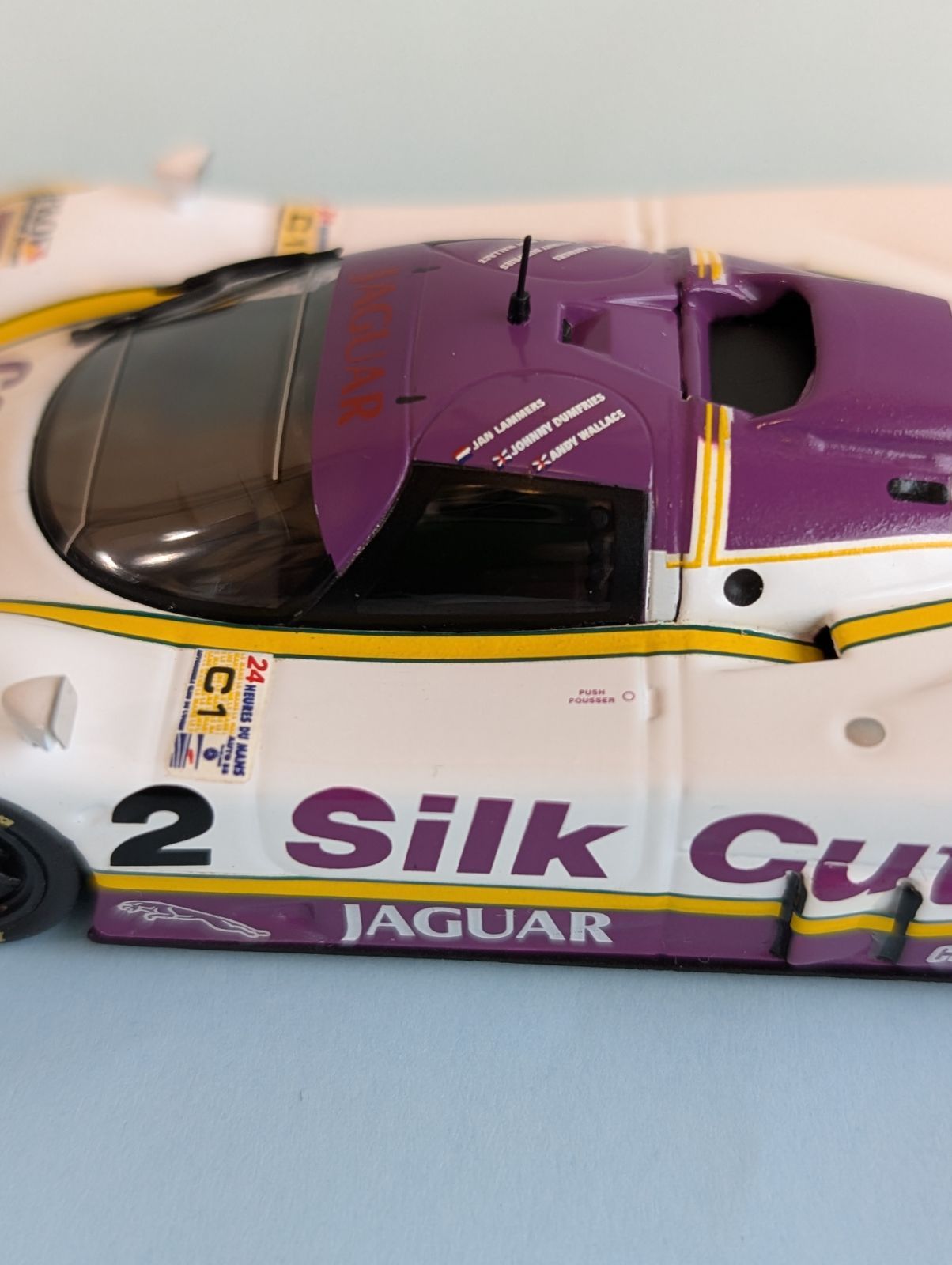 1/43 ixo ジャガーXJR9 1988年ル・マン優勝車 2号車 紙ケース