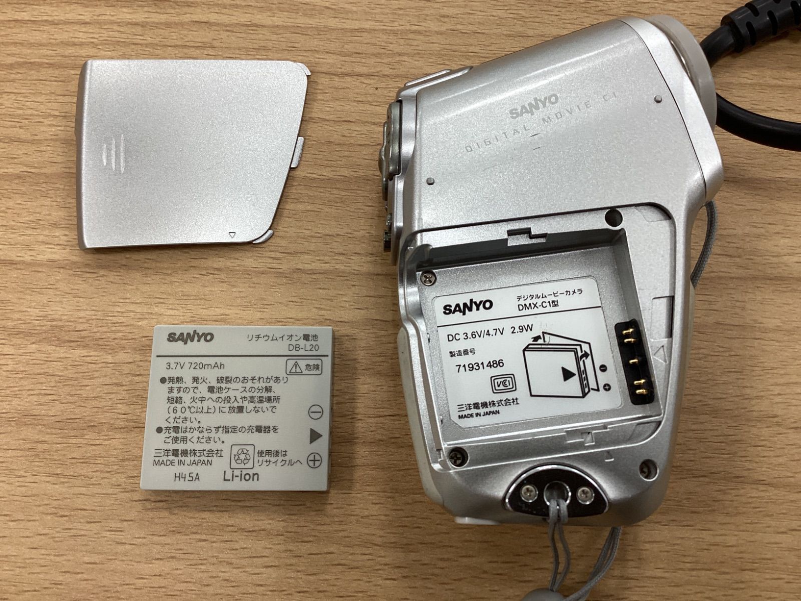 ☆美品☆SANYOデジタルムービーカメラXacti DMX-C1(K)人気稀少品 ジャンク品 XACTI DMX-C1【SANYO】デジタルムービーカメラ