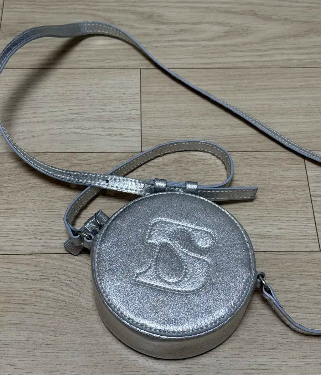 INSILENCE エンブレム ミラー サークルバッグ SILVER