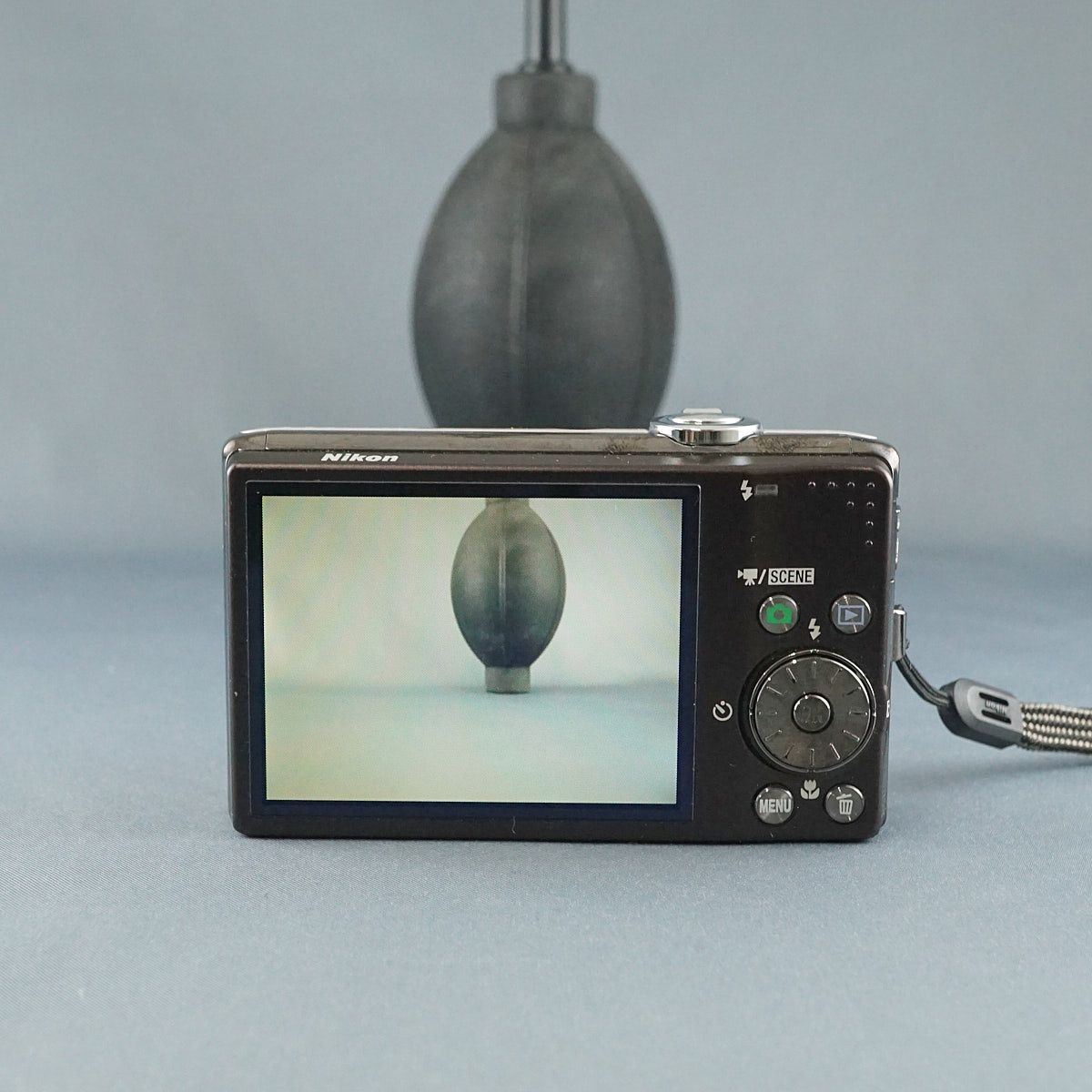 Nikon COOLPIX S620 デジタルカメラ USED美品 本体+バッテリー 光学4倍