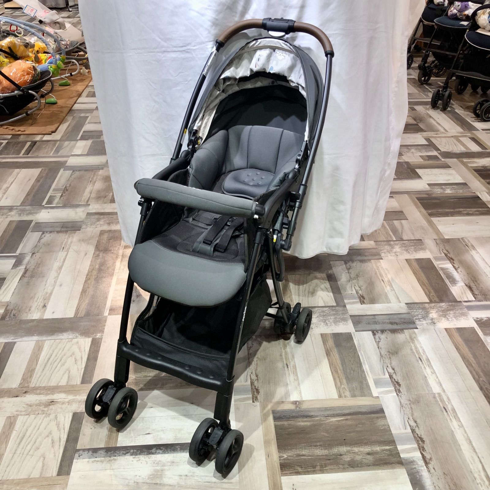 アップリカ カルーンエアーメッシュ AB グレー レザーハンドル Aprica