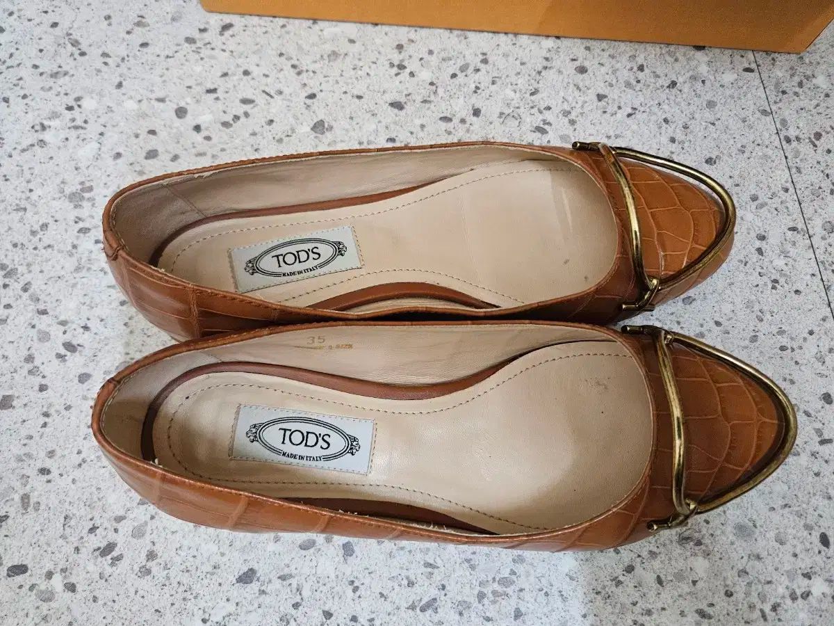 新発売鳥用TOD'S(トッズ) フラットシューズ 35 サイズ 自立支援