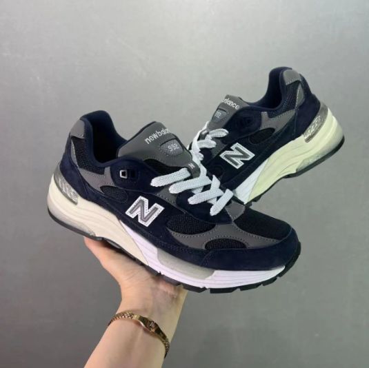 値下げします 新品未使用❤️New balance ニューバランス 992 M992 男女兼用 スニーカー✿ - メルカリ