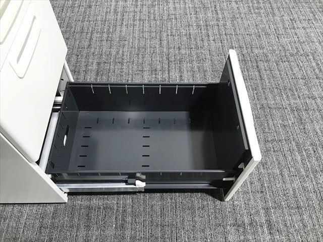 ホワイト