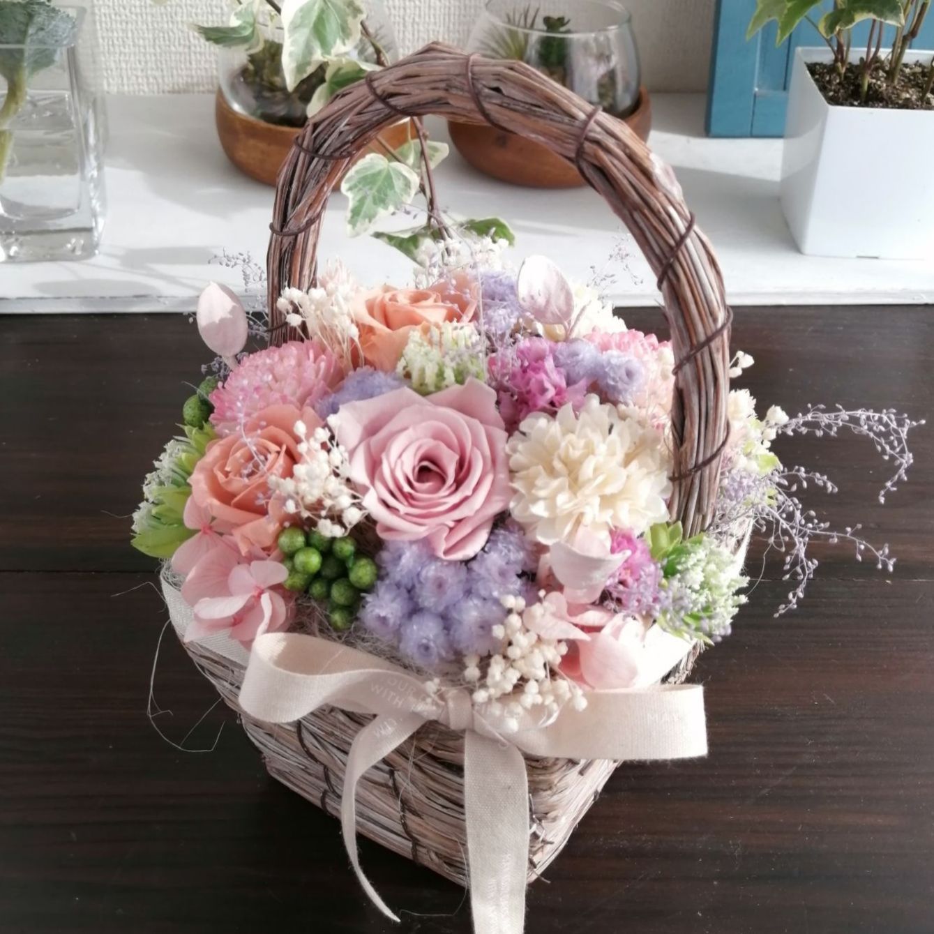 メルカリshops フラワーバスケット プリザーブドフラワーのバスケットアレンジ 花かご 雑貨 メルカリshops フラワーバスケット プリザーブドフラワーのバスケットアレンジ 花かご 雑貨
