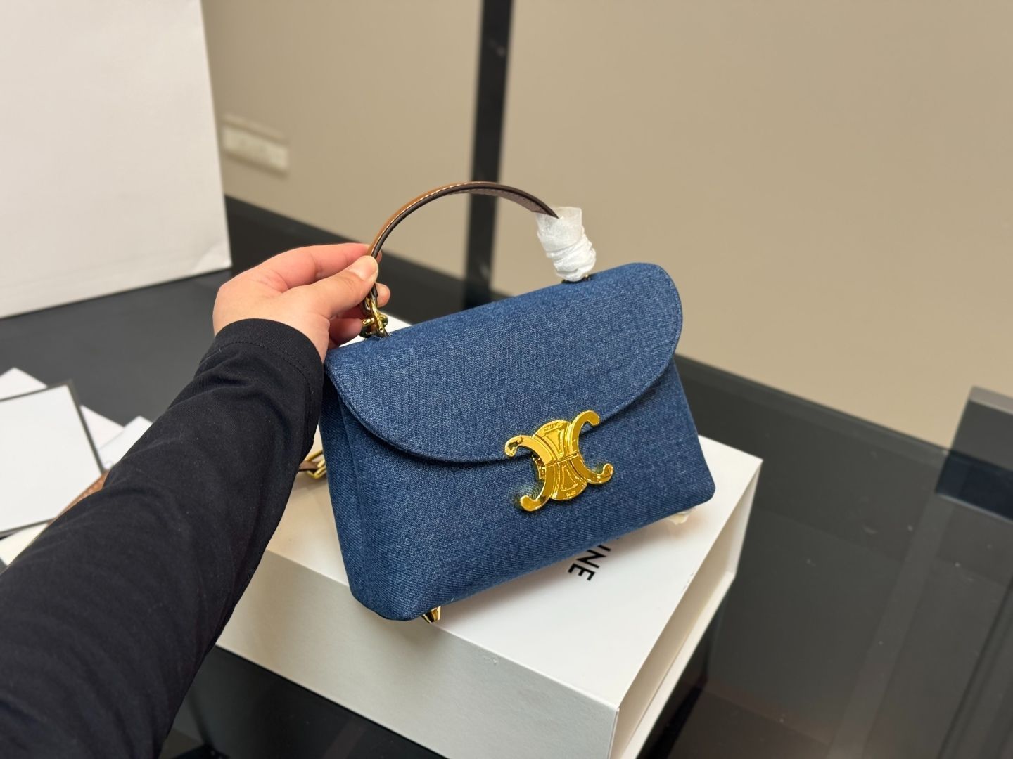 Celine] ニノ ミニバッグ - 折り畳みボックス付き | セリーヌ