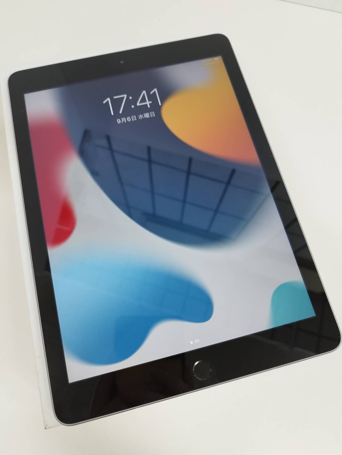 Wi-Fiモデル】iPad 第5世代 MP2H2J/A (A1822) 128GB - 中古パソコン