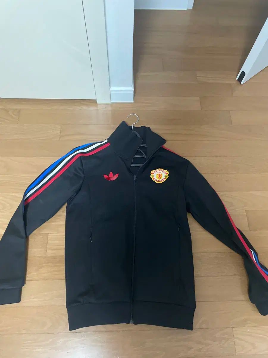 【新品未使用】 Manchester United ジャケット Sサイズ MANCHESTER UNITED 2018 2019 SWEATSHIRT FOOTBALL SOCCER