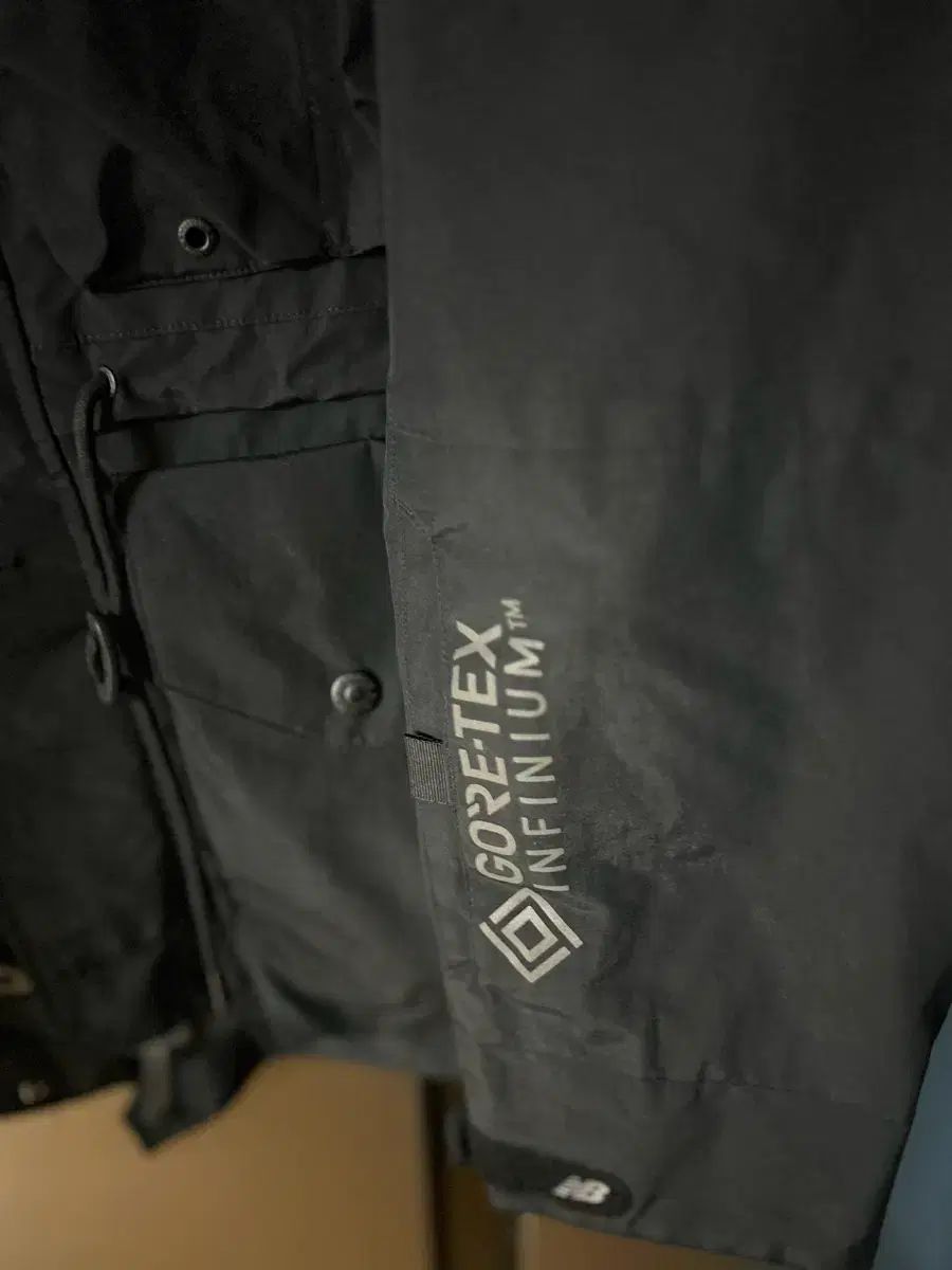 ニューバランス×イーストロ コラボ GORE-TEX 100