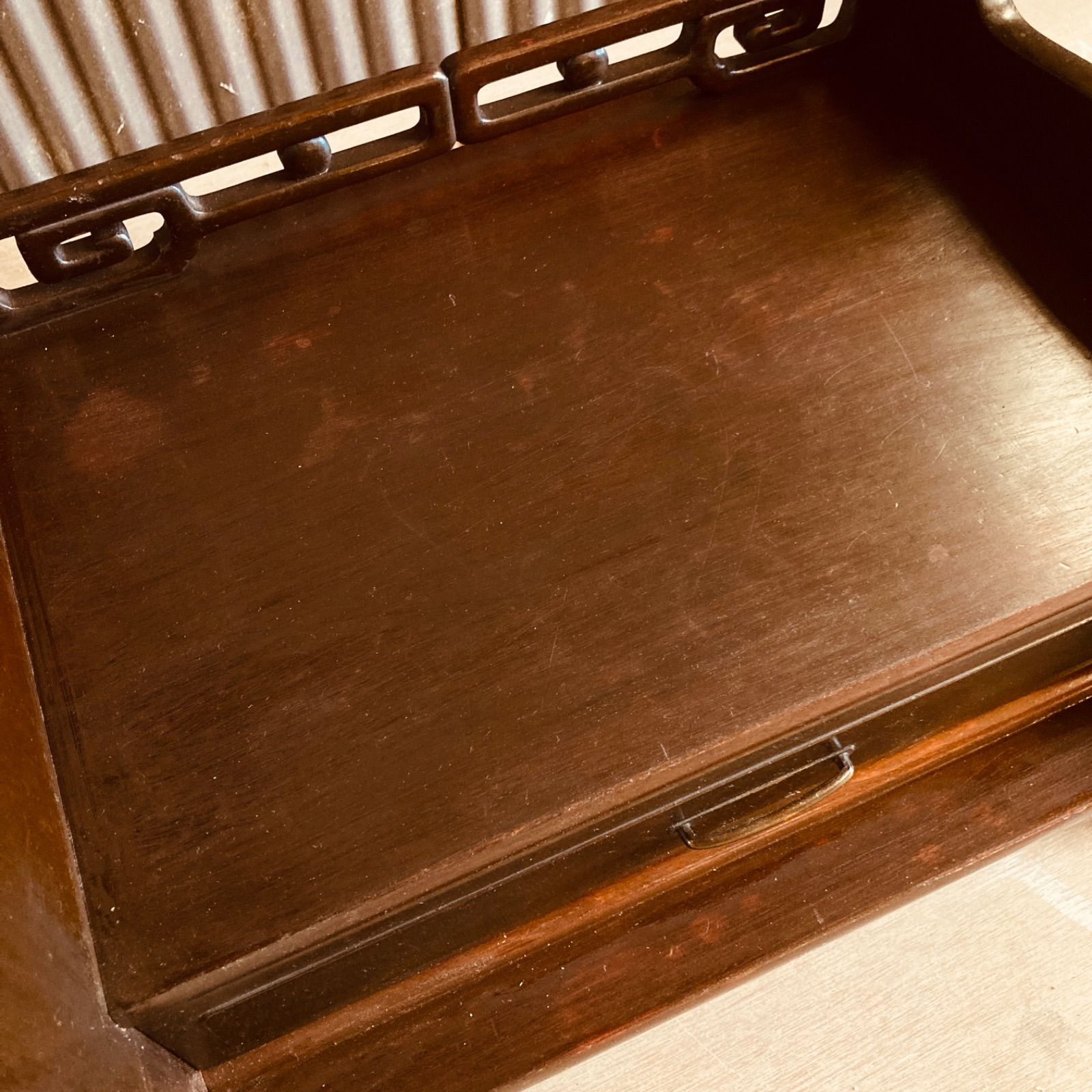 今すぐ検索！ 昭和レトロ ちょっと中国風な感じもする 飾り棚 型板ガラス入り 【送料無料】