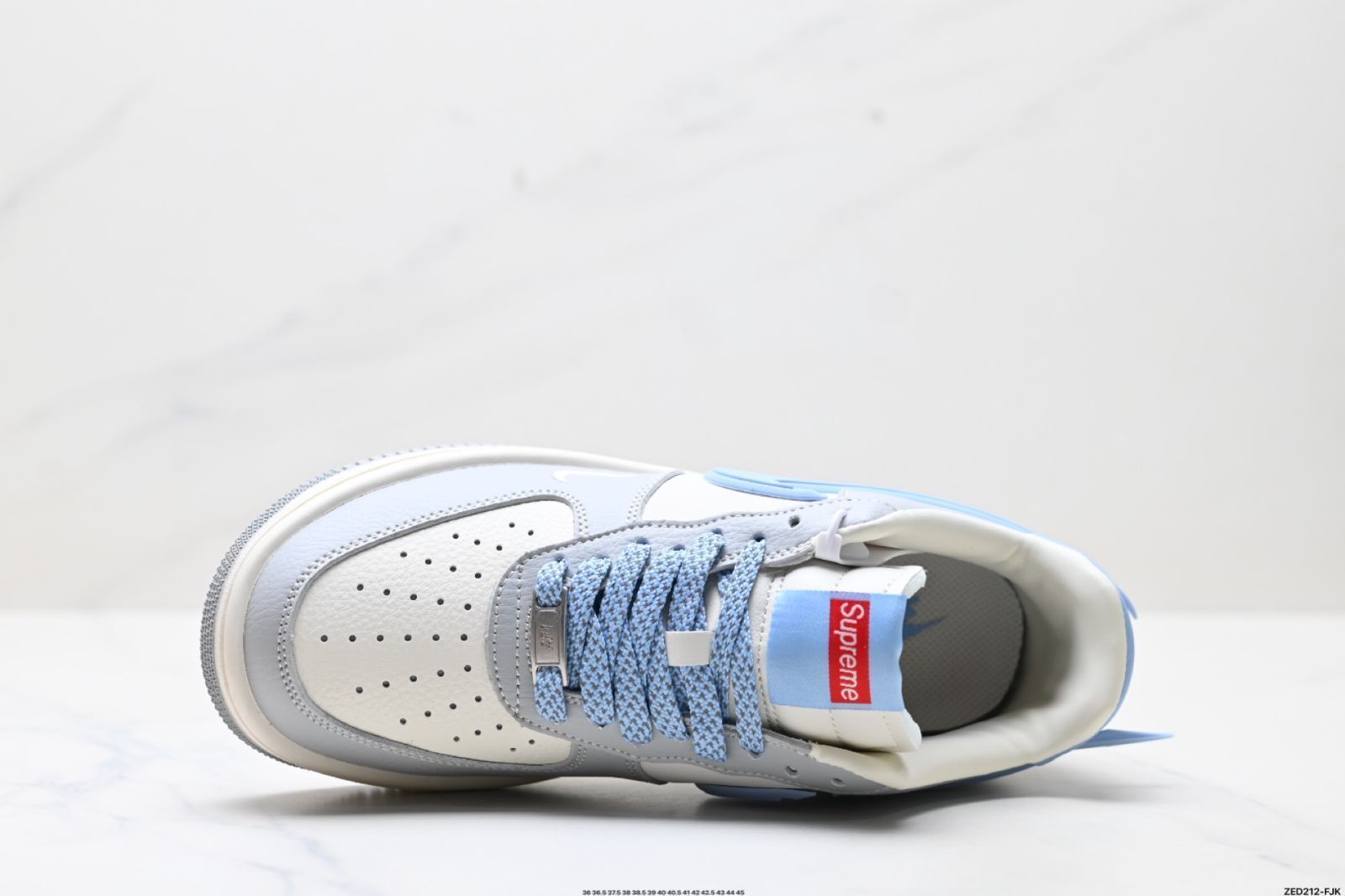 NIKE AIR FORCE 1‘07 LV 8オリジナルの型紙とボードを使用した なロートップエアフォースワンのフォルムを再現