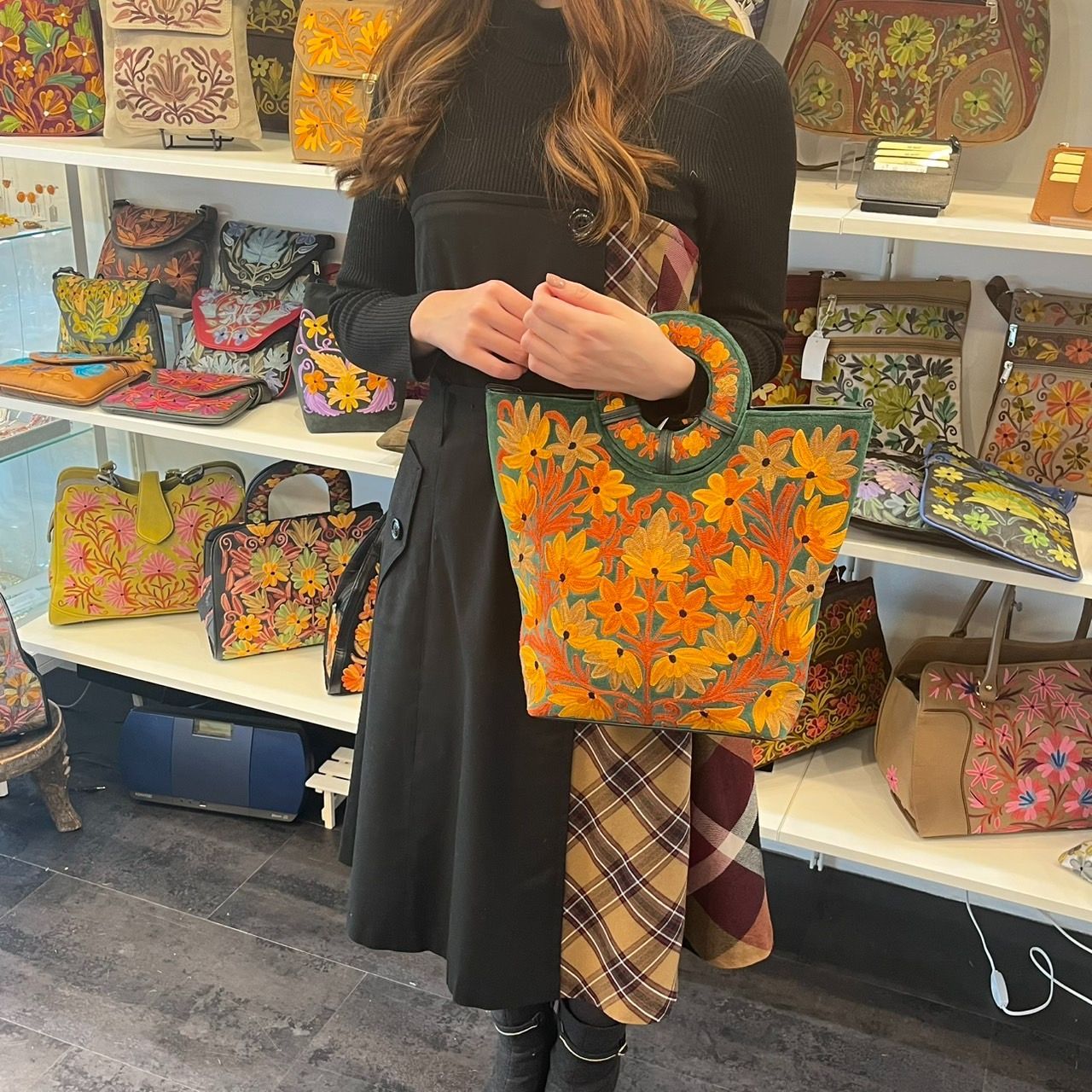 カシミール バッグ 草花模様 ベルベット 刺繍 ハンドバッグ 丸い持ち手 