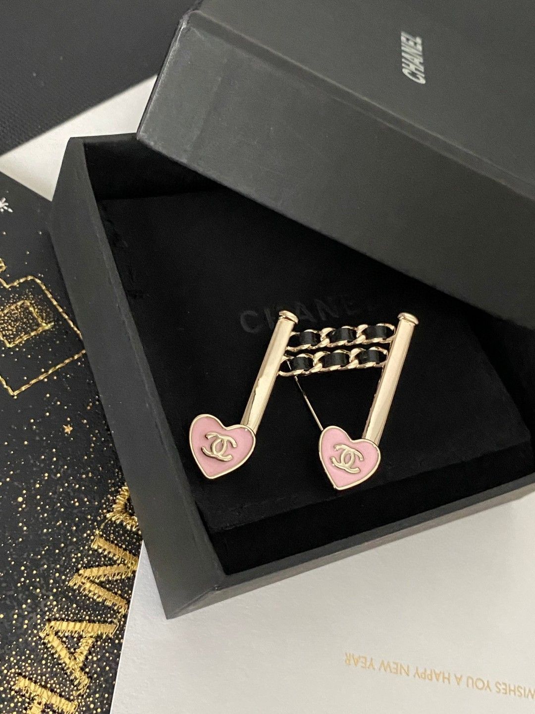 【特別な日に輝きをプラス】CHANEL★ブローチ★希少限定品 CHANEL 人気 希少 ブローチ 星⭐︎ ハート♡ 5star heart 本物