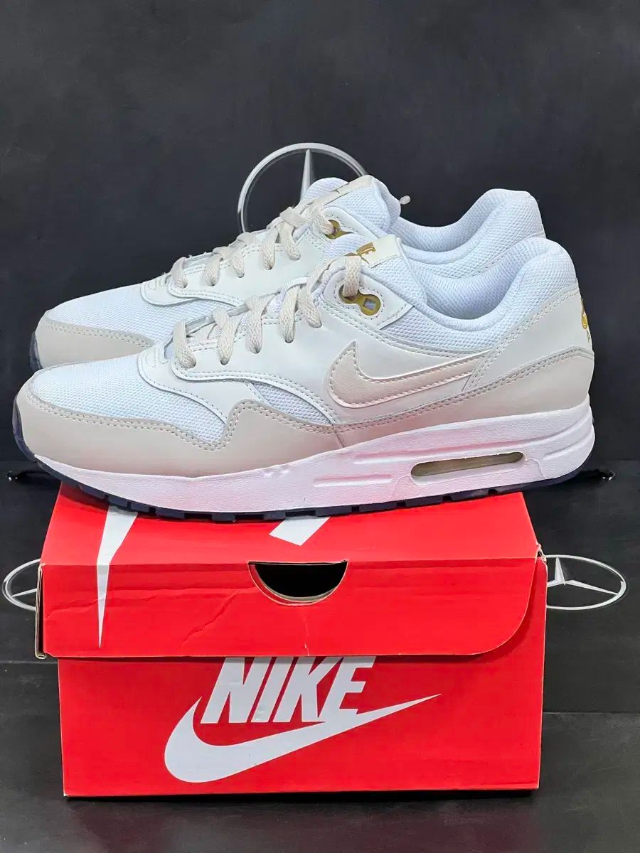 新品 NIKE(ナイキ) エアマックス スニーカー 250