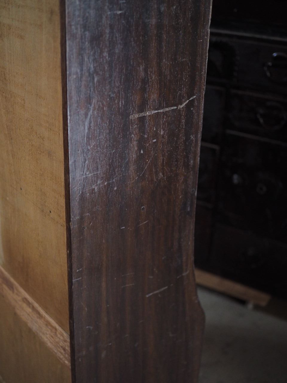 鏡付きレトロなキャビネット